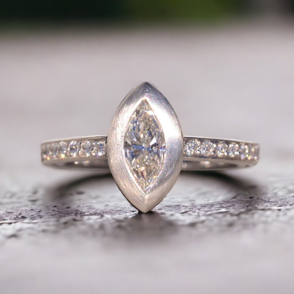 Designer Diana Vincent Signed Marquise Engagement Ring in Platinum - Picture 10 of 10